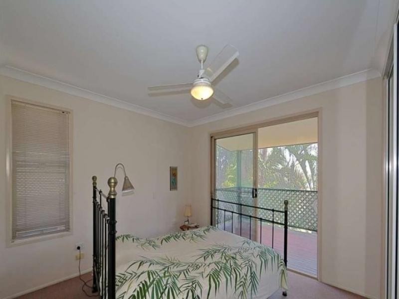 63 Mcintosh  Av, Elliott Heads QLD 4670