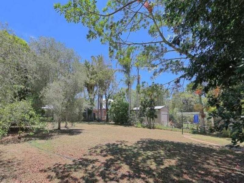 63 Mcintosh  Av, Elliott Heads QLD 4670
