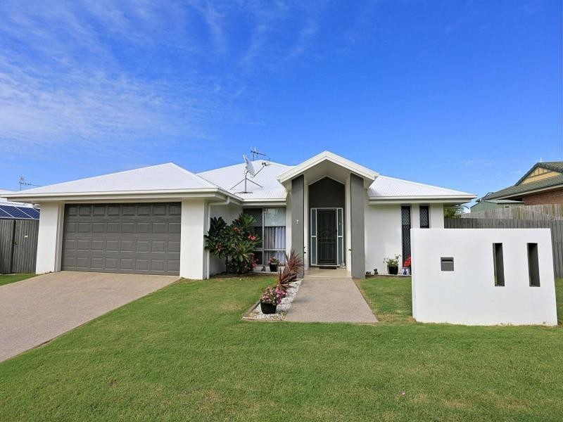 7 Belmonte Drive, Coral Cove QLD 4670