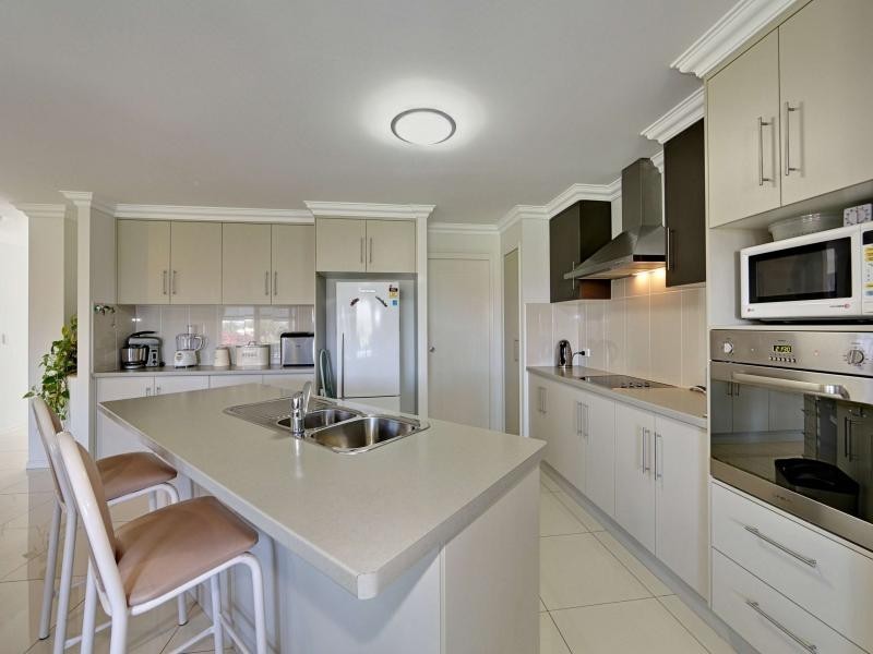 7 Belmonte Drive, Coral Cove QLD 4670