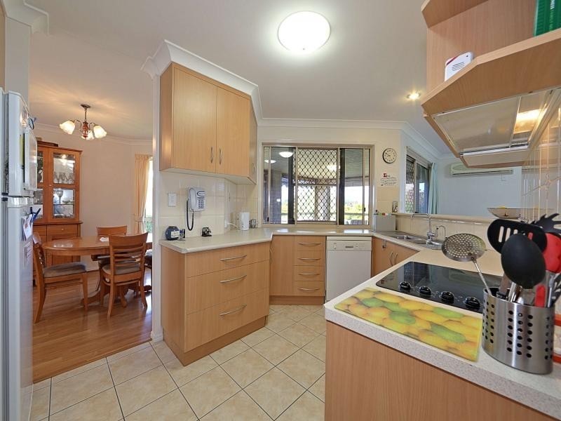11 Belmonte Drive, Coral Cove QLD 4670