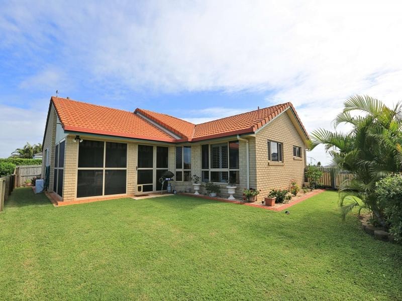 11 Belmonte Drive, Coral Cove QLD 4670