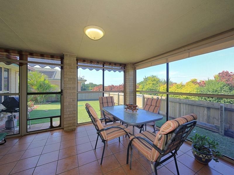 11 Belmonte Drive, Coral Cove QLD 4670