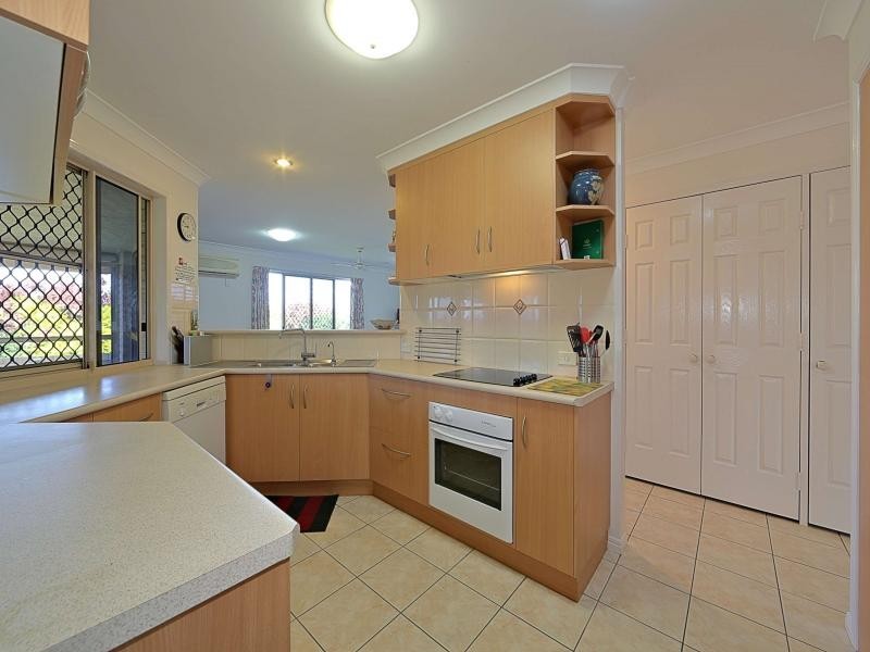 11 Belmonte Drive, Coral Cove QLD 4670