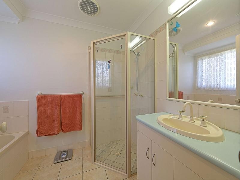 11 Belmonte Drive, Coral Cove QLD 4670