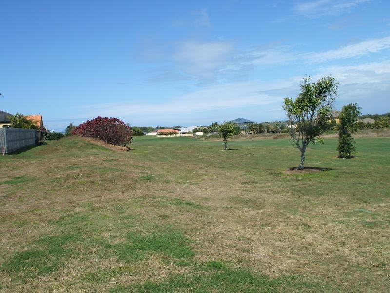 11 Belmonte Drive, Coral Cove QLD 4670