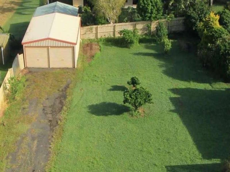 12 Hilltop Avenue, Qunaba QLD 4670