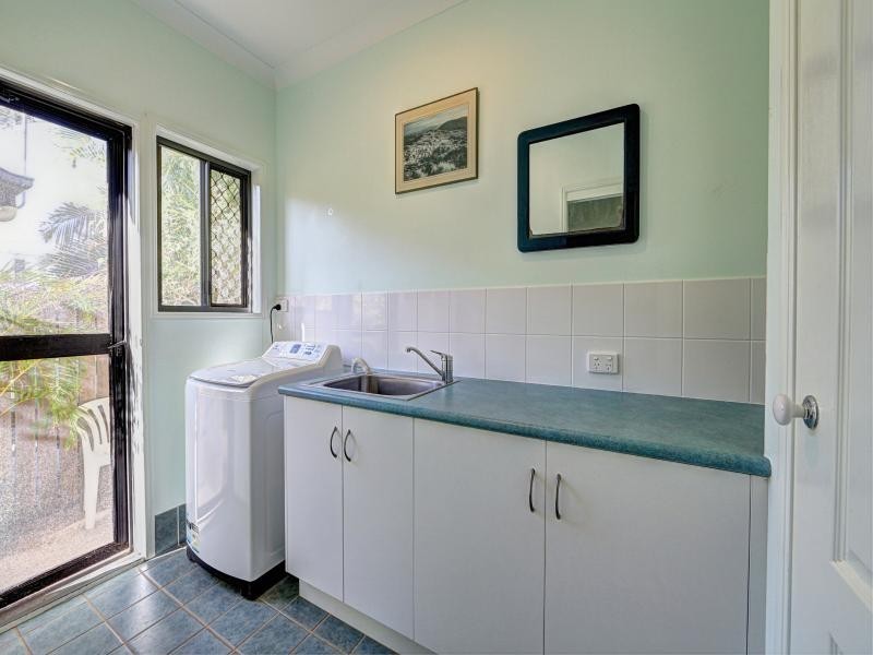 5 Robert John Circuit, Coral Cove QLD 4670