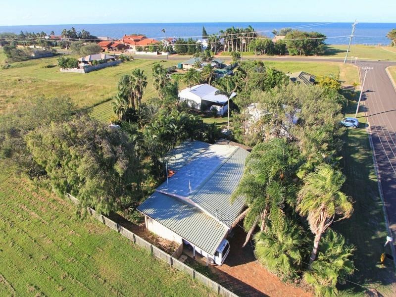 8 Bisdee Street, Coral Cove QLD 4670