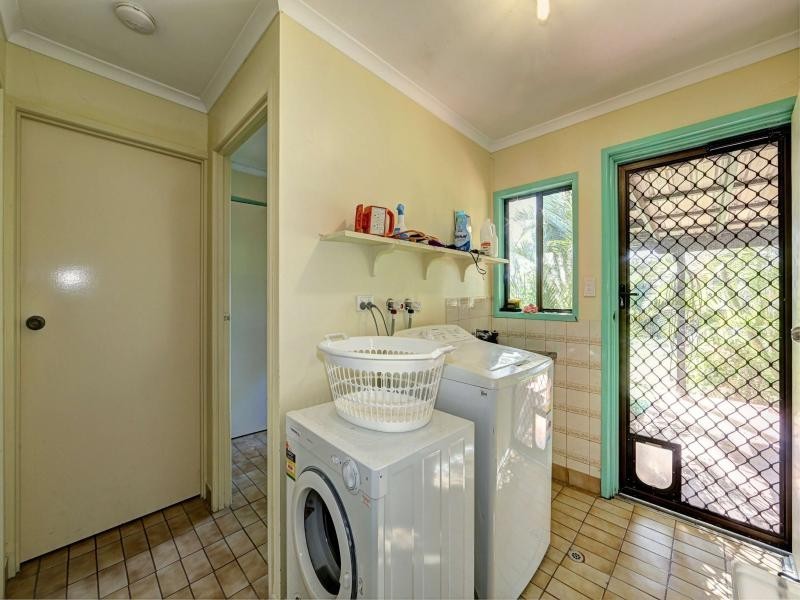 8 Bisdee Street, Coral Cove QLD 4670