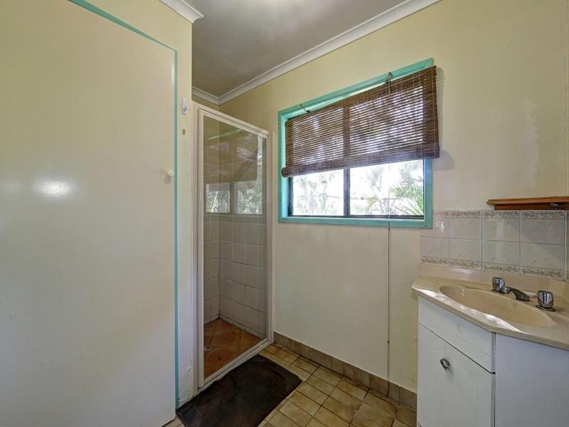 8 Bisdee Street, Coral Cove QLD 4670