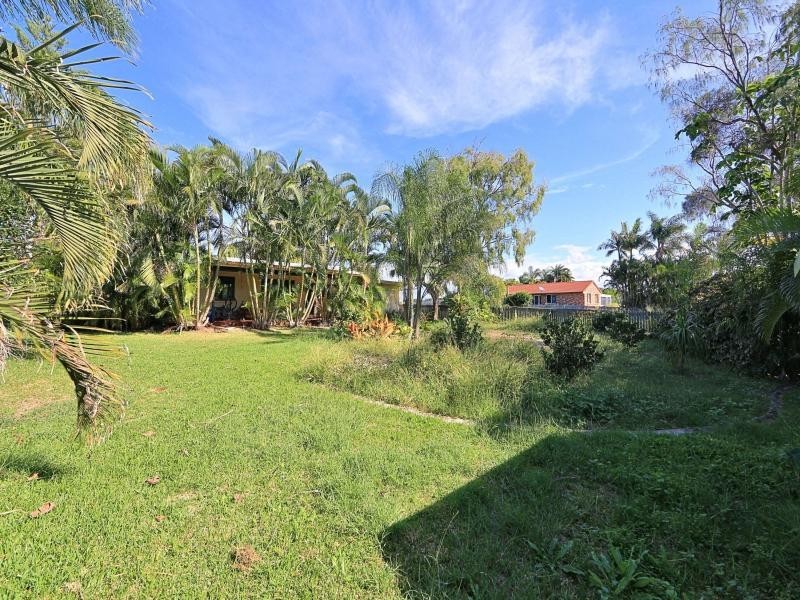 8 Bisdee Street, Coral Cove QLD 4670