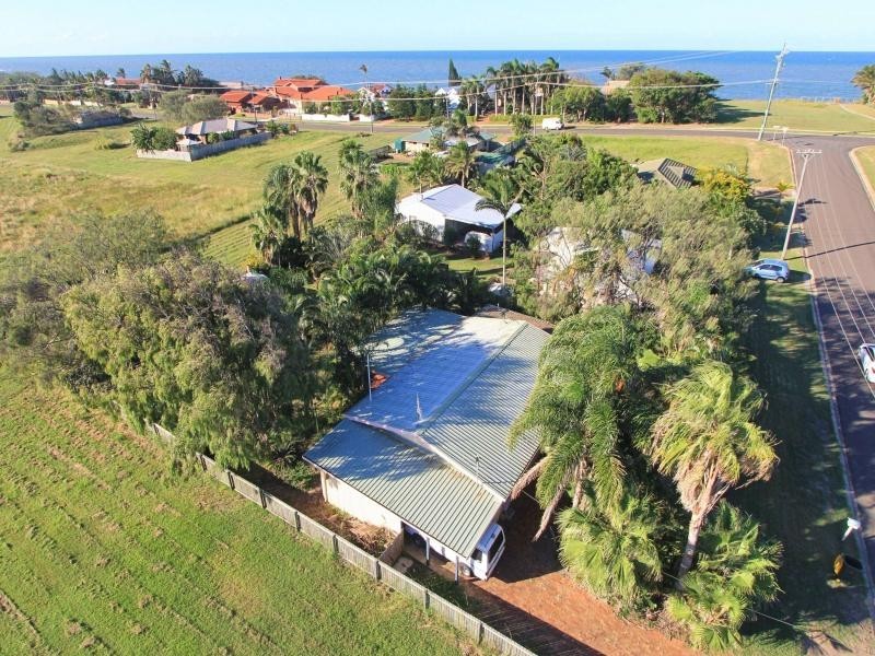 8 Bisdee Street, Coral Cove QLD 4670