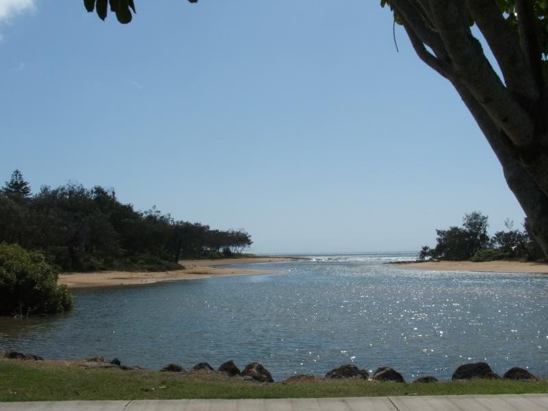 8 Bisdee Street, Coral Cove QLD 4670