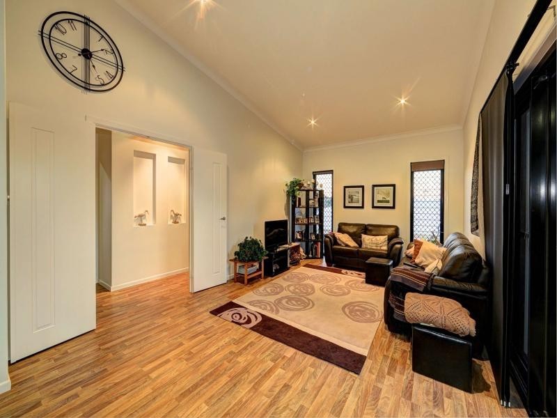 6 Ashley Place, Innes Park QLD 4670