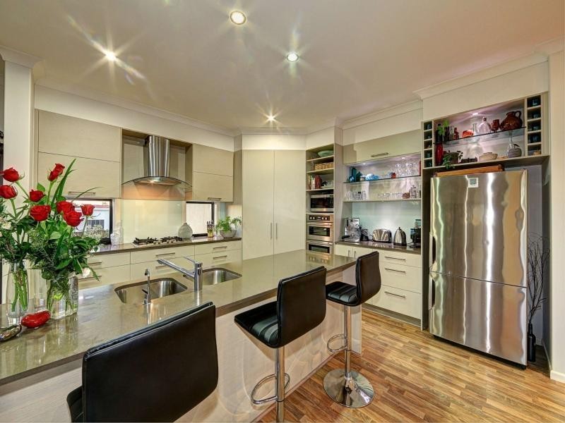 6 Ashley Place, Innes Park QLD 4670