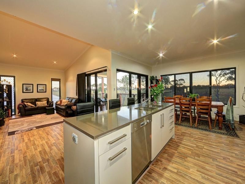 6 Ashley Place, Innes Park QLD 4670