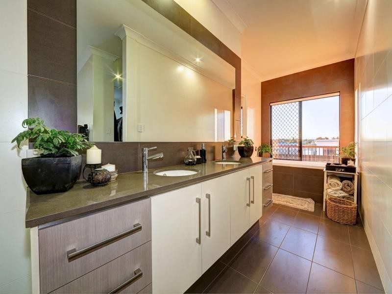 6 Ashley Place, Innes Park QLD 4670