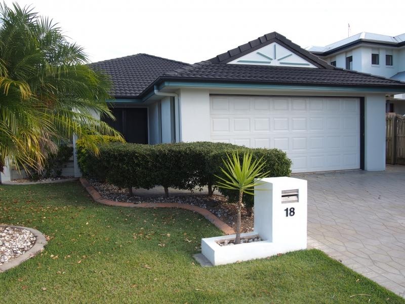 18 Robert John Circuit, Coral Cove QLD 4670