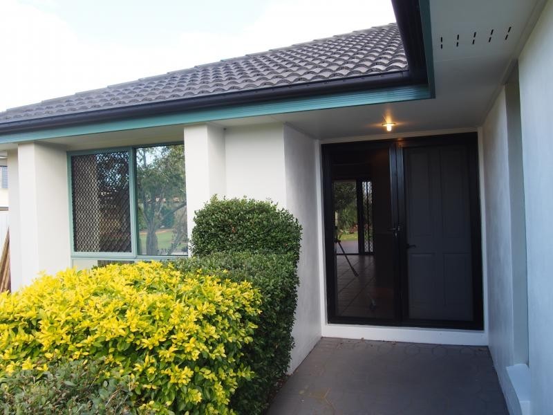 18 Robert John Circuit, Coral Cove QLD 4670