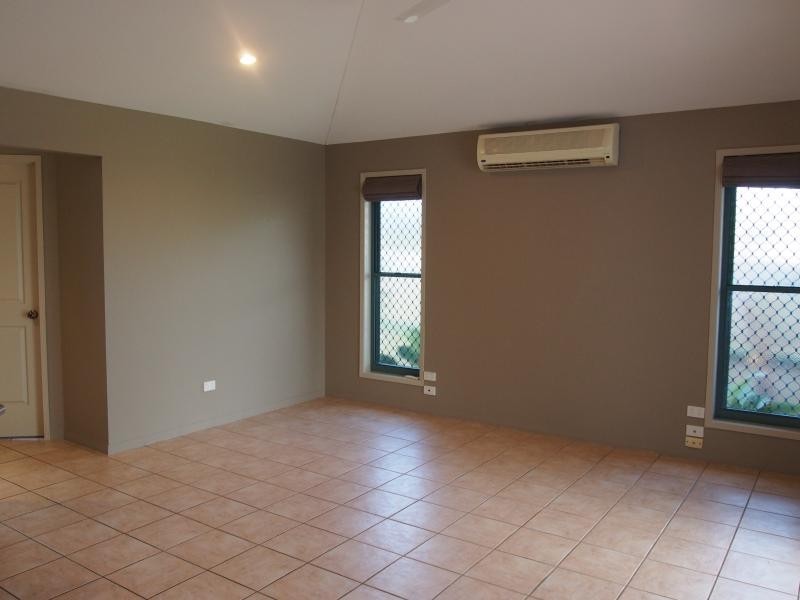 18 Robert John Circuit, Coral Cove QLD 4670