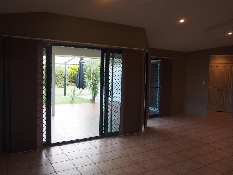 18 Robert John Circuit, Coral Cove QLD 4670