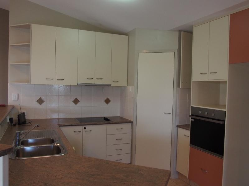 18 Robert John Circuit, Coral Cove QLD 4670