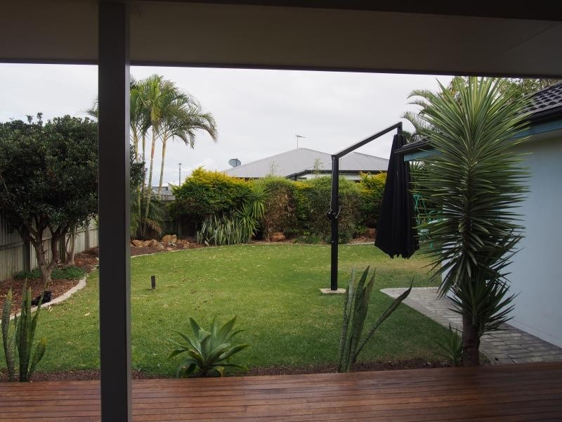 18 Robert John Circuit, Coral Cove QLD 4670