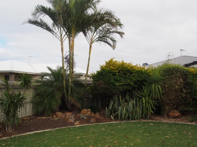 18 Robert John Circuit, Coral Cove QLD 4670