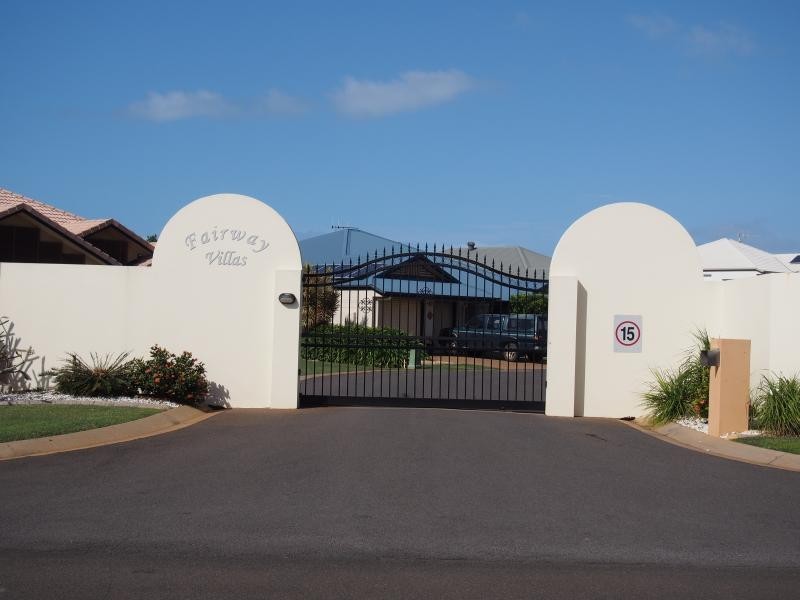 18 Robert John Circuit, Coral Cove QLD 4670