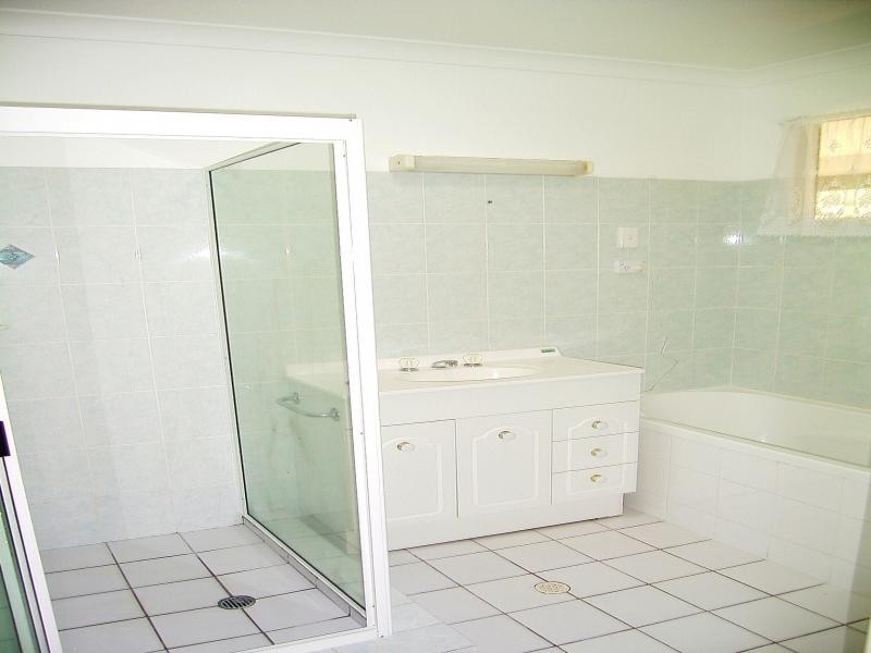 2 Crystal Court, Elliott Heads QLD 4670