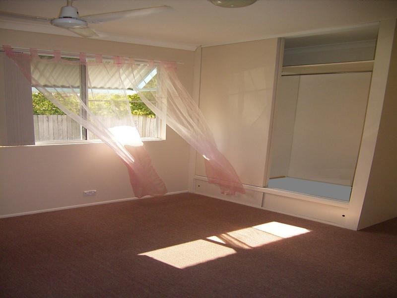 2 Crystal Court, Elliott Heads QLD 4670