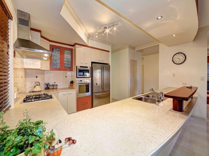 10 Janet Court, Coral Cove QLD 4670