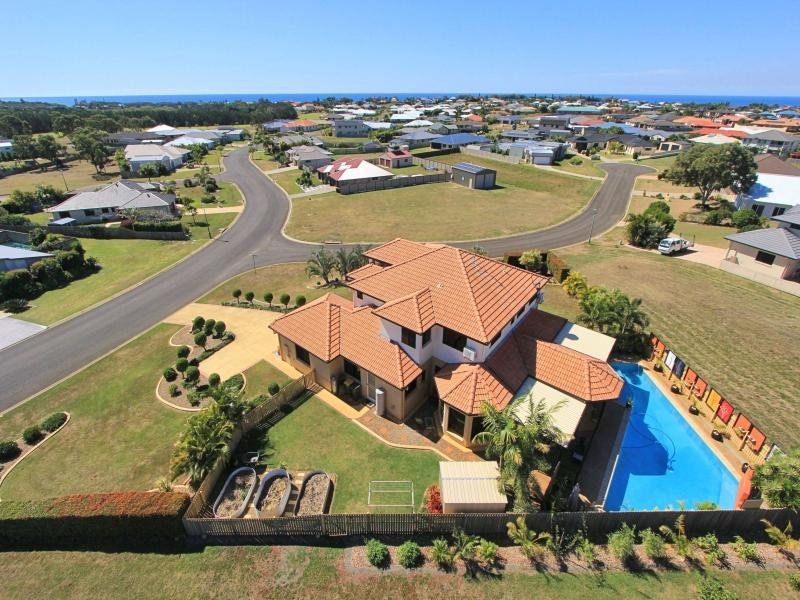 10 Janet Court, Coral Cove QLD 4670