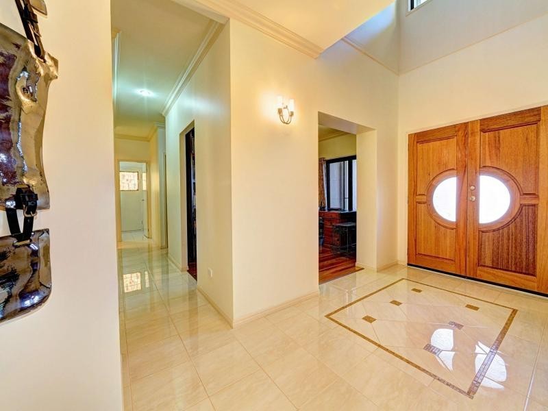 10 Janet Court, Coral Cove QLD 4670