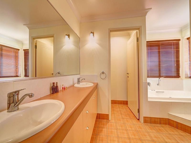 10 Janet Court, Coral Cove QLD 4670