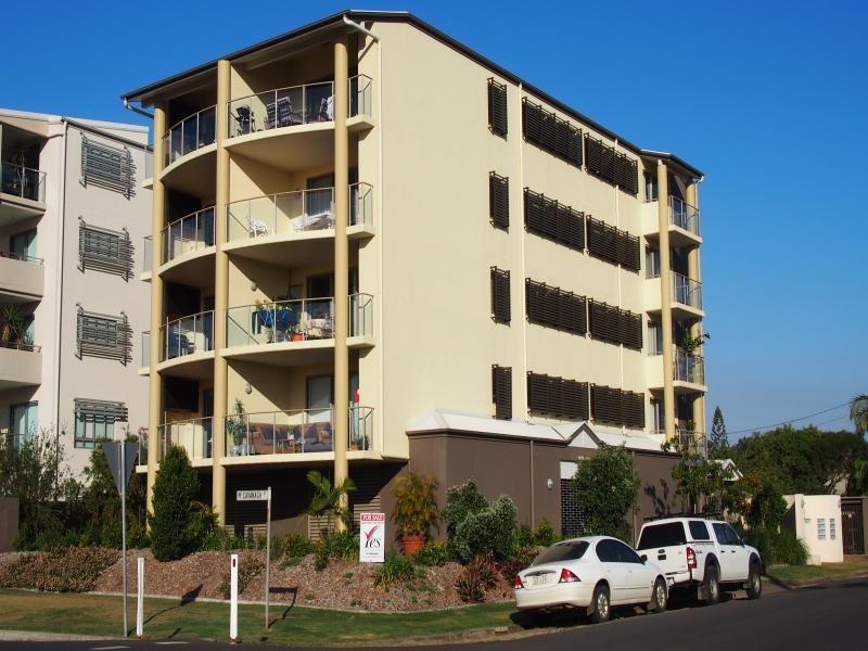 2/56 Holland Street, Bargara QLD 4670