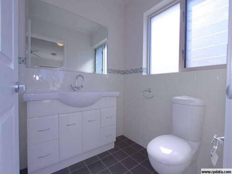 2/56 Holland Street, Bargara QLD 4670