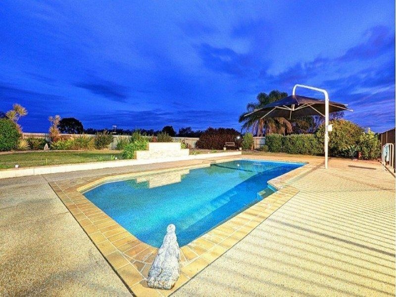 31 Coral Cove Drive, Coral Cove QLD 4670