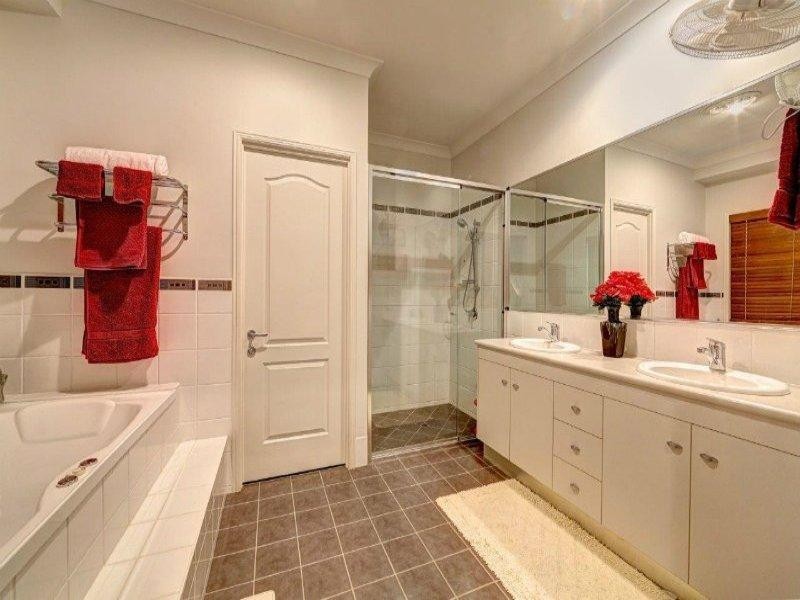 31 Coral Cove Drive, Coral Cove QLD 4670