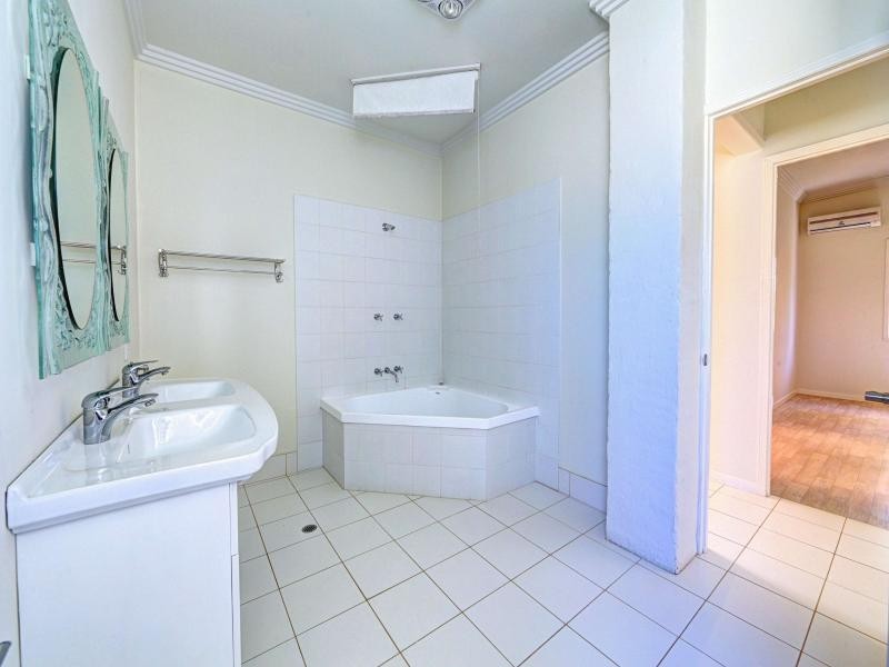 70 The Esplanade, Elliott Heads QLD 4670