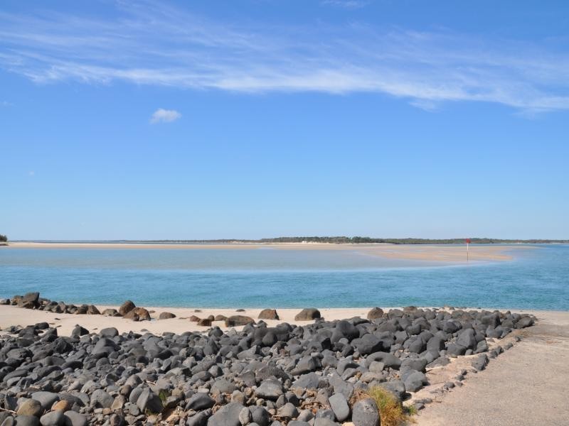 70 The Esplanade, Elliott Heads QLD 4670