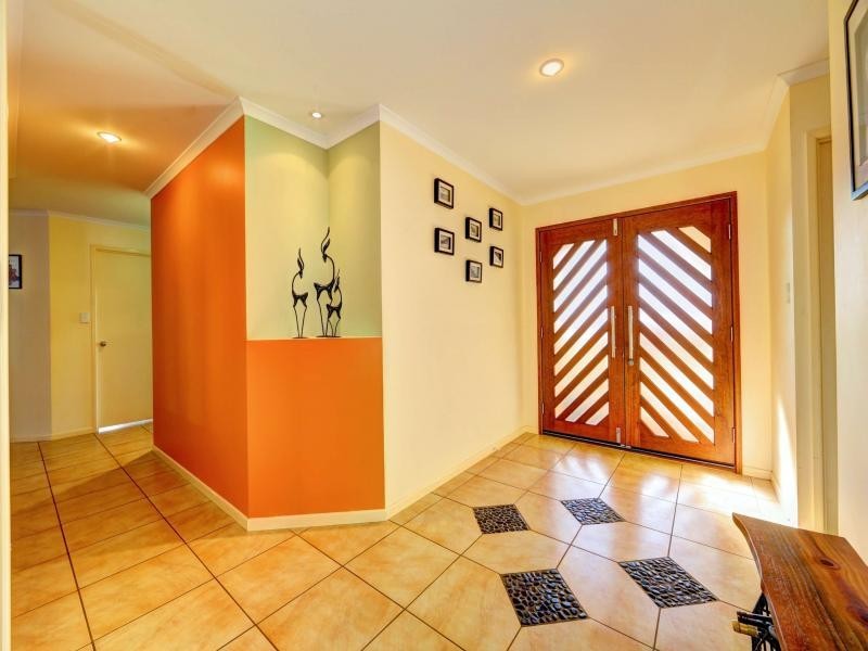 9 Topper Drive, Coral Cove QLD 4670