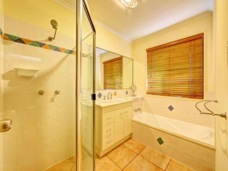 9 Topper Drive, Coral Cove QLD 4670