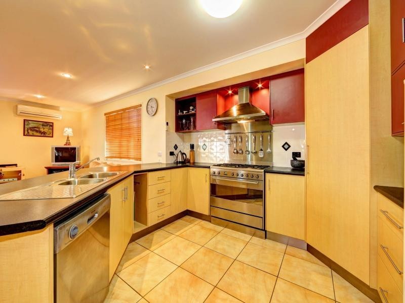 9 Topper Drive, Coral Cove QLD 4670