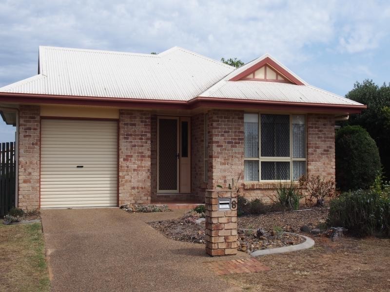 8 Regent Street, Avoca QLD 4670