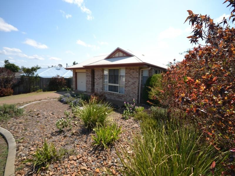 8 Regent Street, Avoca QLD 4670