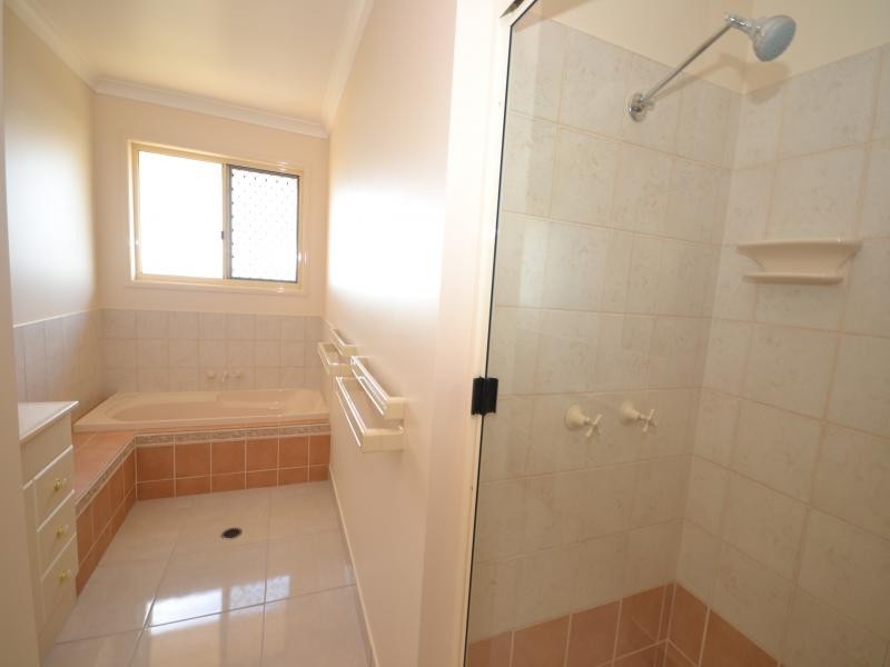 8 Regent Street, Avoca QLD 4670