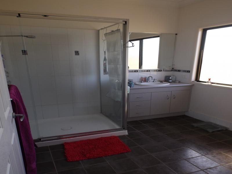 1/5  Robert John Circuit, Coral Cove QLD 4670