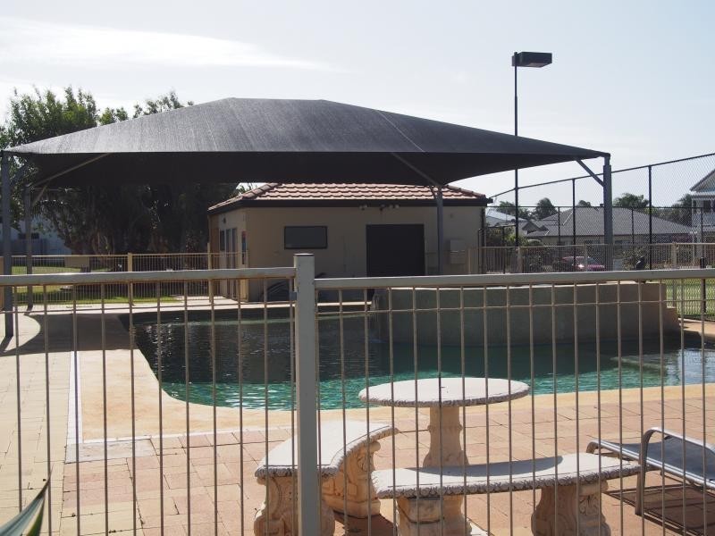 1/5  Robert John Circuit, Coral Cove QLD 4670